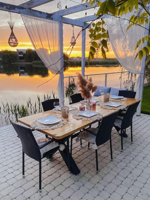 Therme - Corbeanca By The Lake Luxury Villa Εξωτερικό φωτογραφία