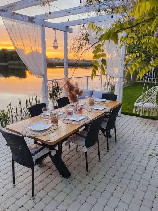 Therme - Corbeanca By The Lake Luxury Villa Εξωτερικό φωτογραφία